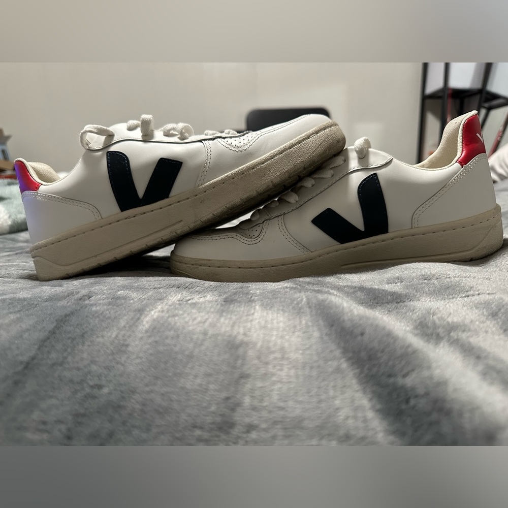 VEJA
V-10 Bicolor Leather Low-Top Sneakers